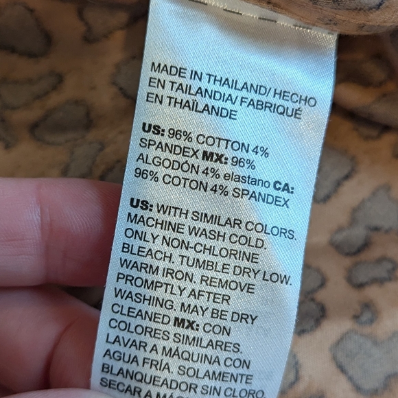 Chicos Women Leopard Print Cotton Stretch Button Up Blouse No Iron Size 2 US 12 - Picture 4 of 5